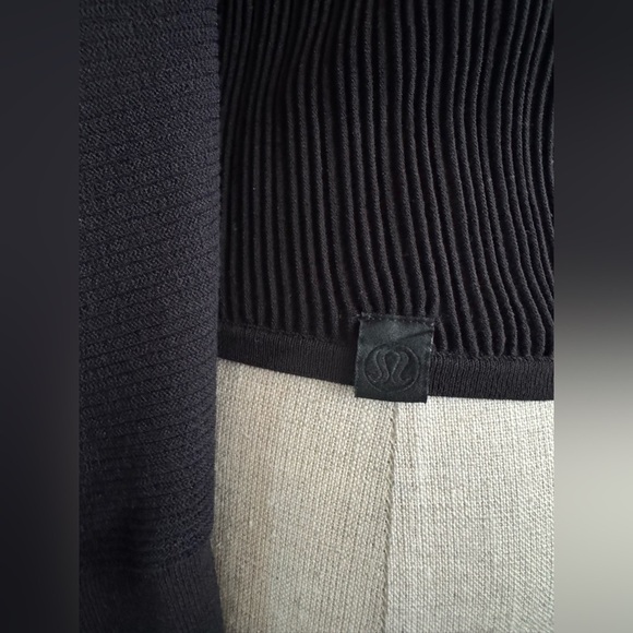 Lululemon Lightweight Ribbed Knit Jacket in black size M - Picture 11 of 16
